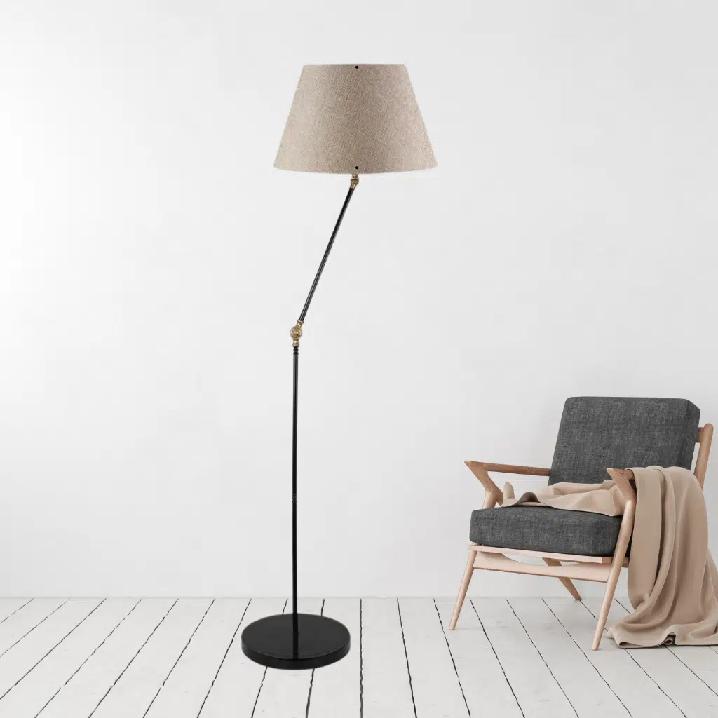 Oynar Gövdeli Siyah Metal Lambader Kumbeji Konik Kumaş Başlık Köşe Lambası