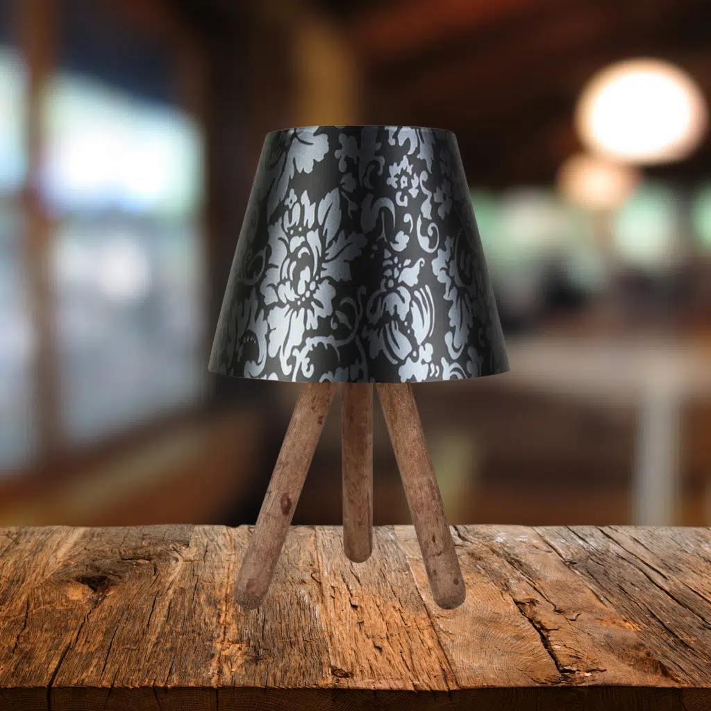 Pratik Ahşap Üç Ayaklı Abajur Siyah Gümüş Çiçek Pvc Başlık Genç Çocuk Odası Masa Lambası
