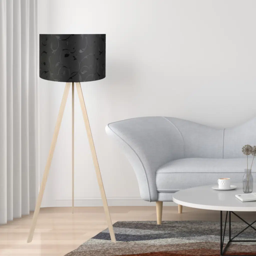 Pratik Ahşap Krem Üç Ayaklı Lambader Siyah Dal Desenli Başlık PVC