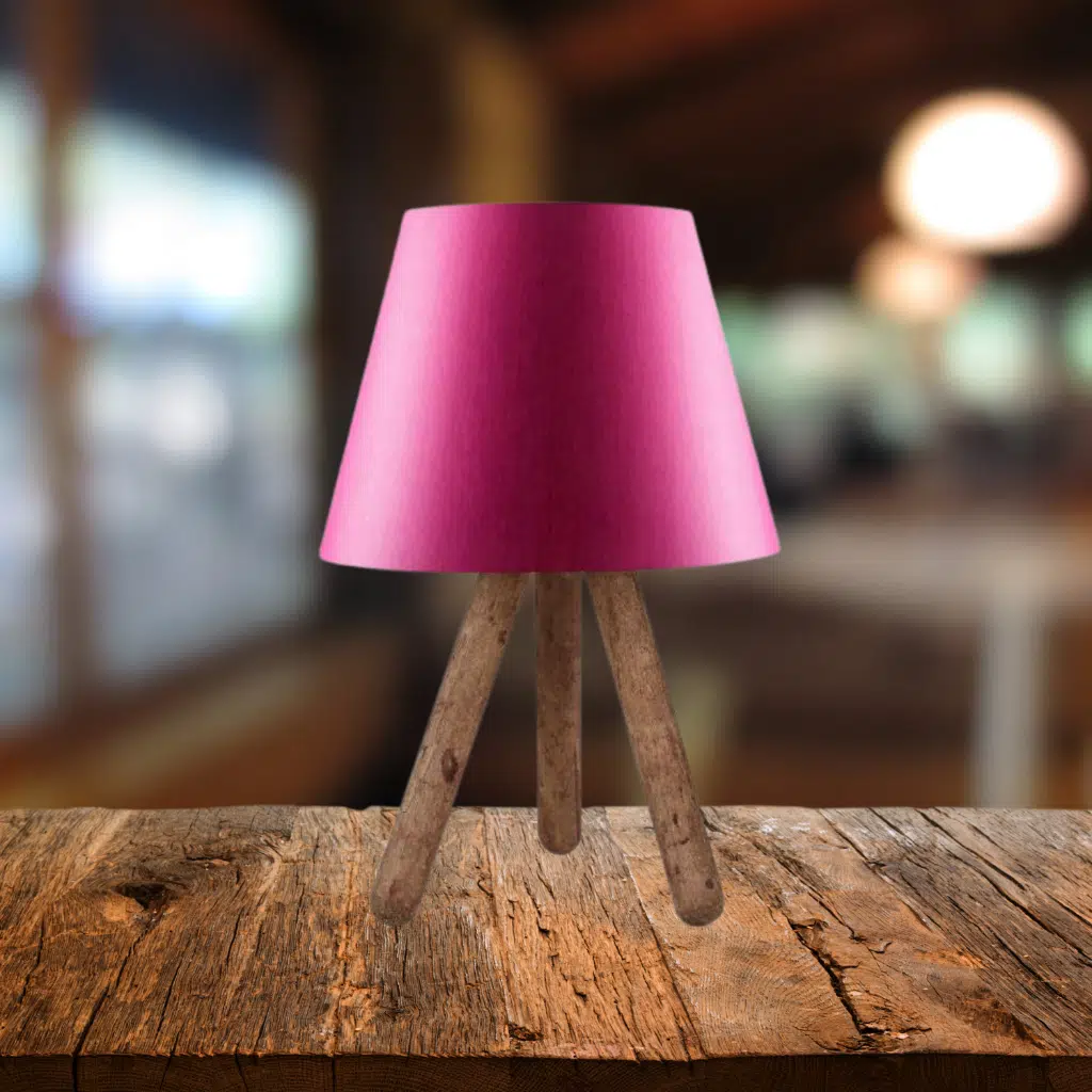 Tasarım Üç Ayaklı Ahşap Abajur Kumaş Başlık Fuşya Çocuk Odası Genç Odası Masa Lambası